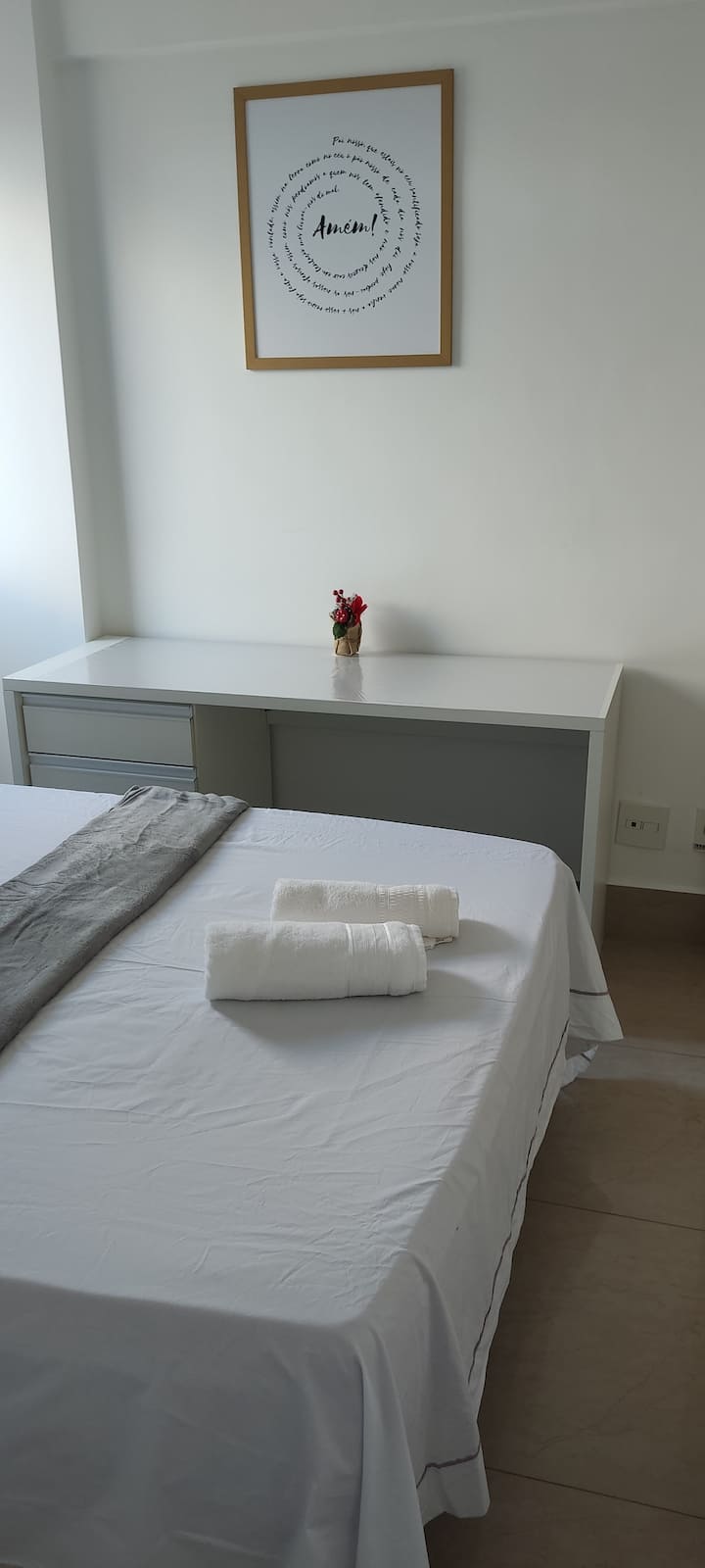 Cama matrimonial tamaño queen