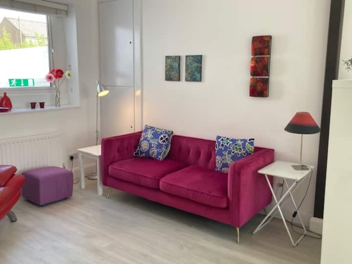 Modern Studio Apartment In  Derry/londonderry - Londonderry