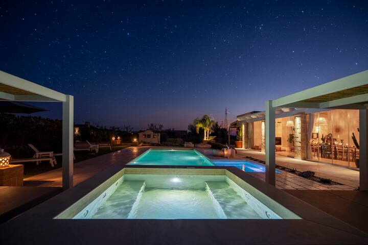 Luxury Apulian Villa w/ AC, Jacuzzi & Pool gallery image 3