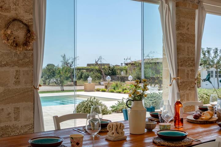 Luxury Apulian Villa w/ AC, Jacuzzi & Pool gallery image 2
