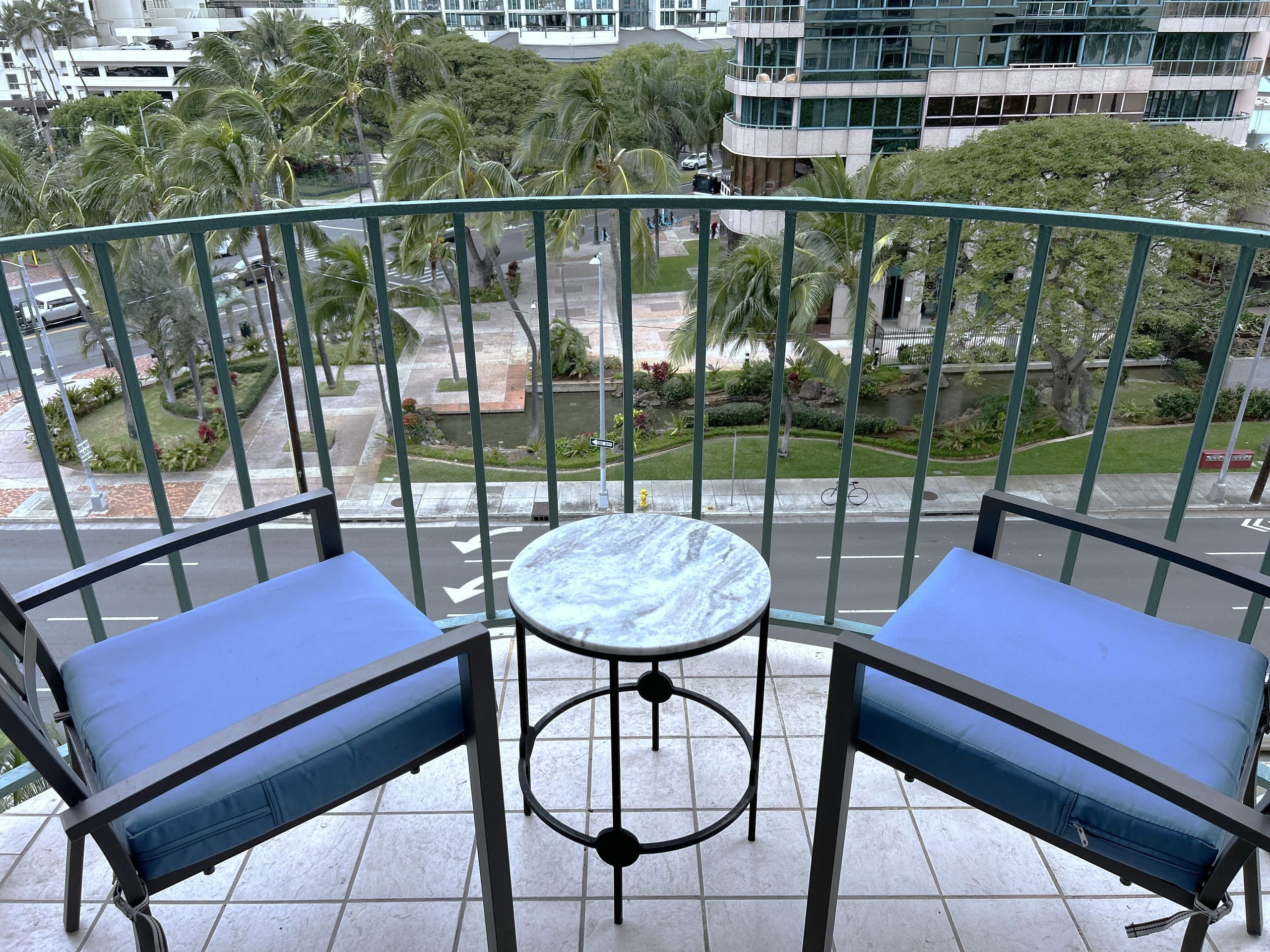 Condo in Honolulu · ★4.9 · 2 bedrooms · 4 beds · 1 private bath - Image 23