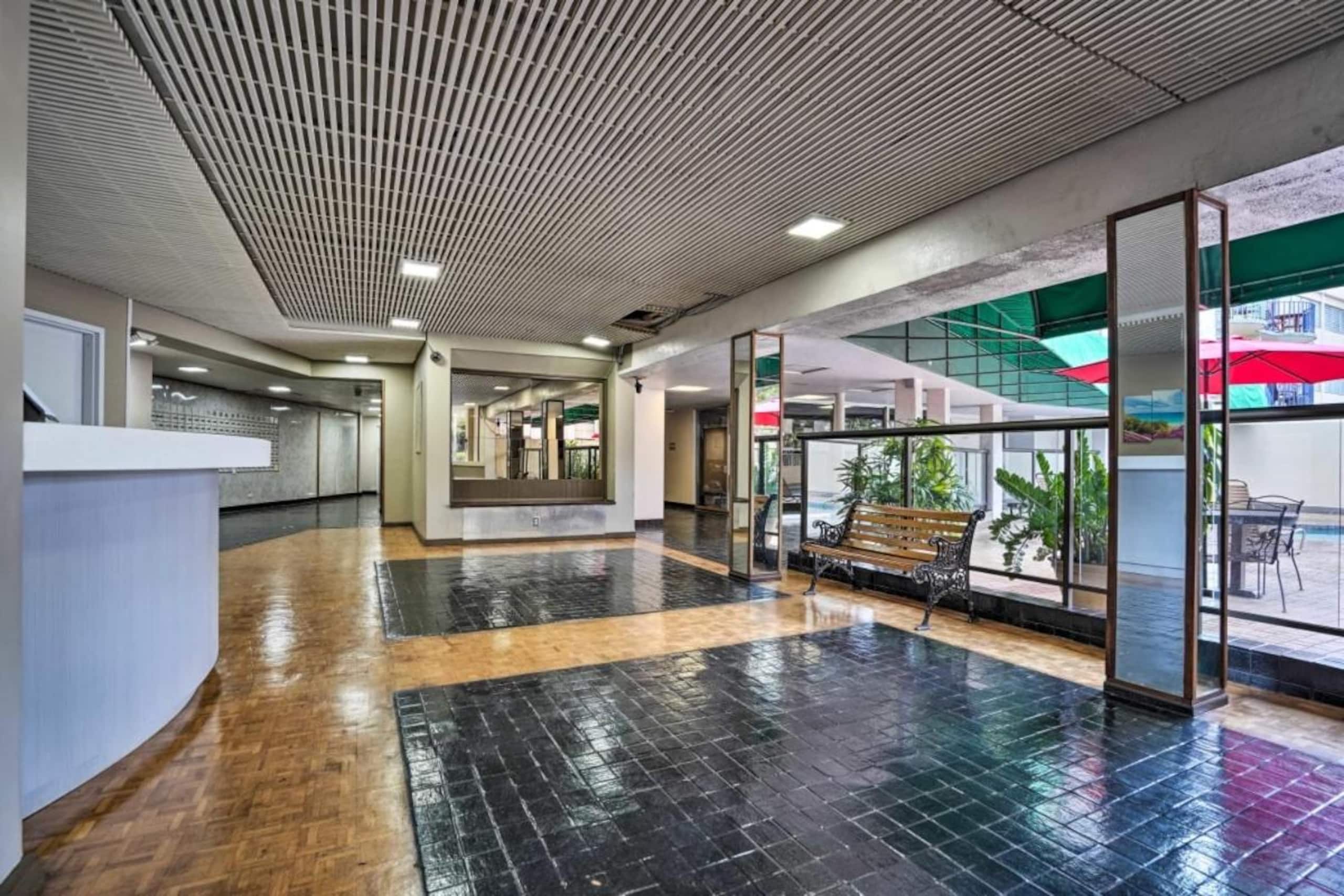Condo in Honolulu · ★4.9 · 2 bedrooms · 4 beds · 1 private bath - Image 47