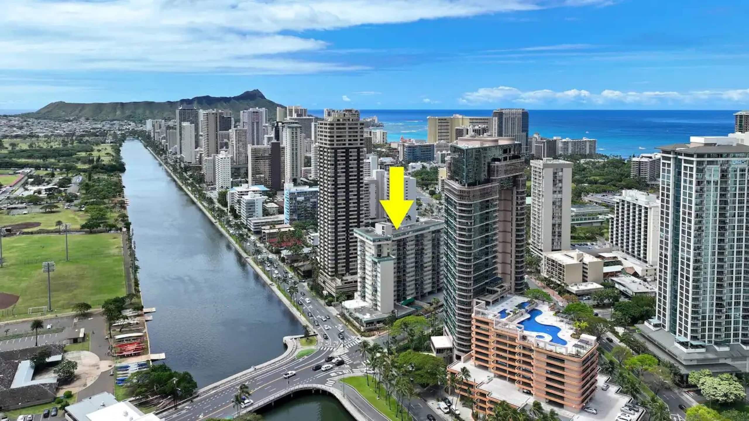 Condo in Honolulu · ★4.9 · 2 bedrooms · 4 beds · 1 private bath - Image 44