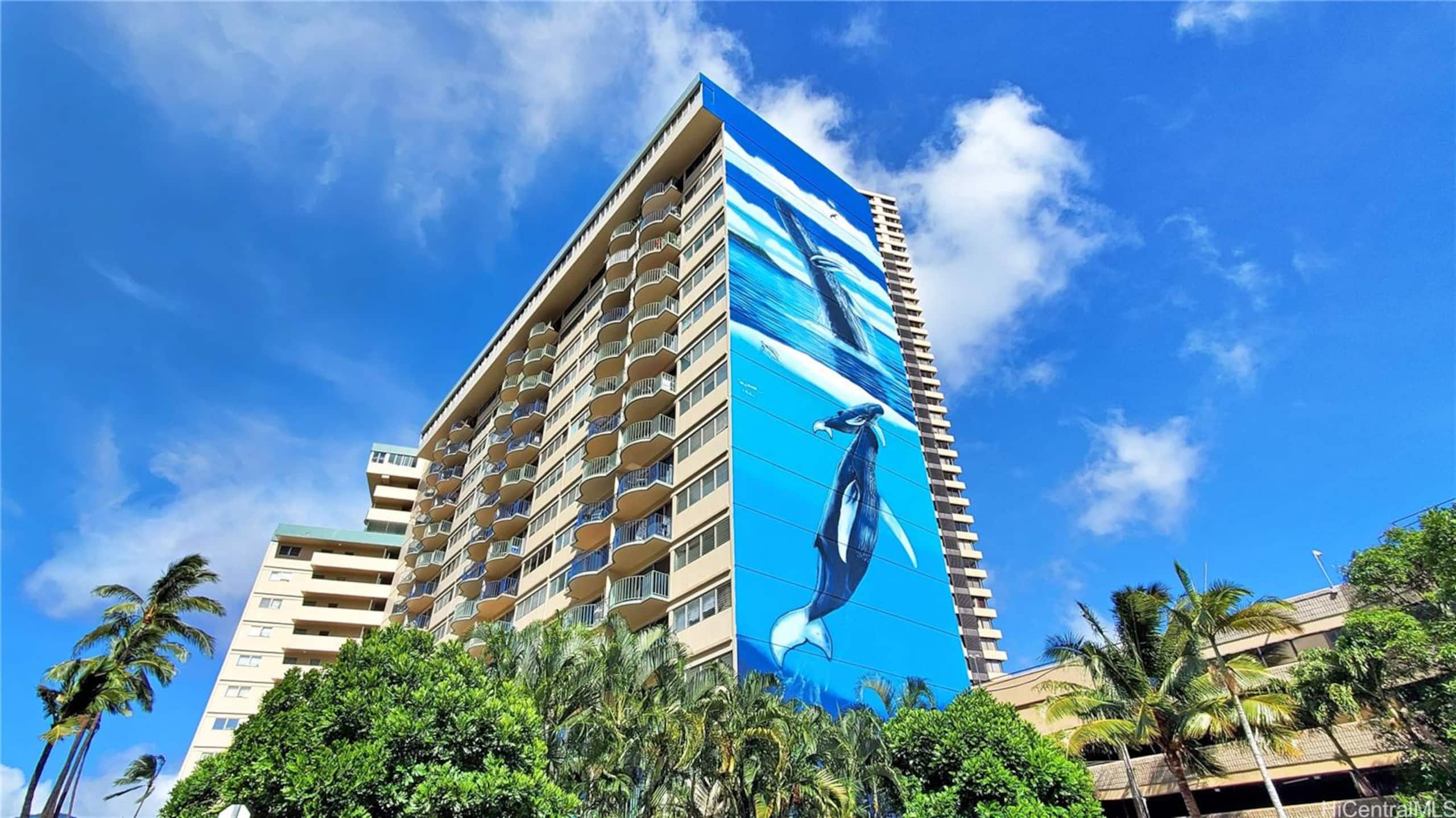 Condo in Honolulu · ★4.9 · 2 bedrooms · 4 beds · 1 private bath - Image 27