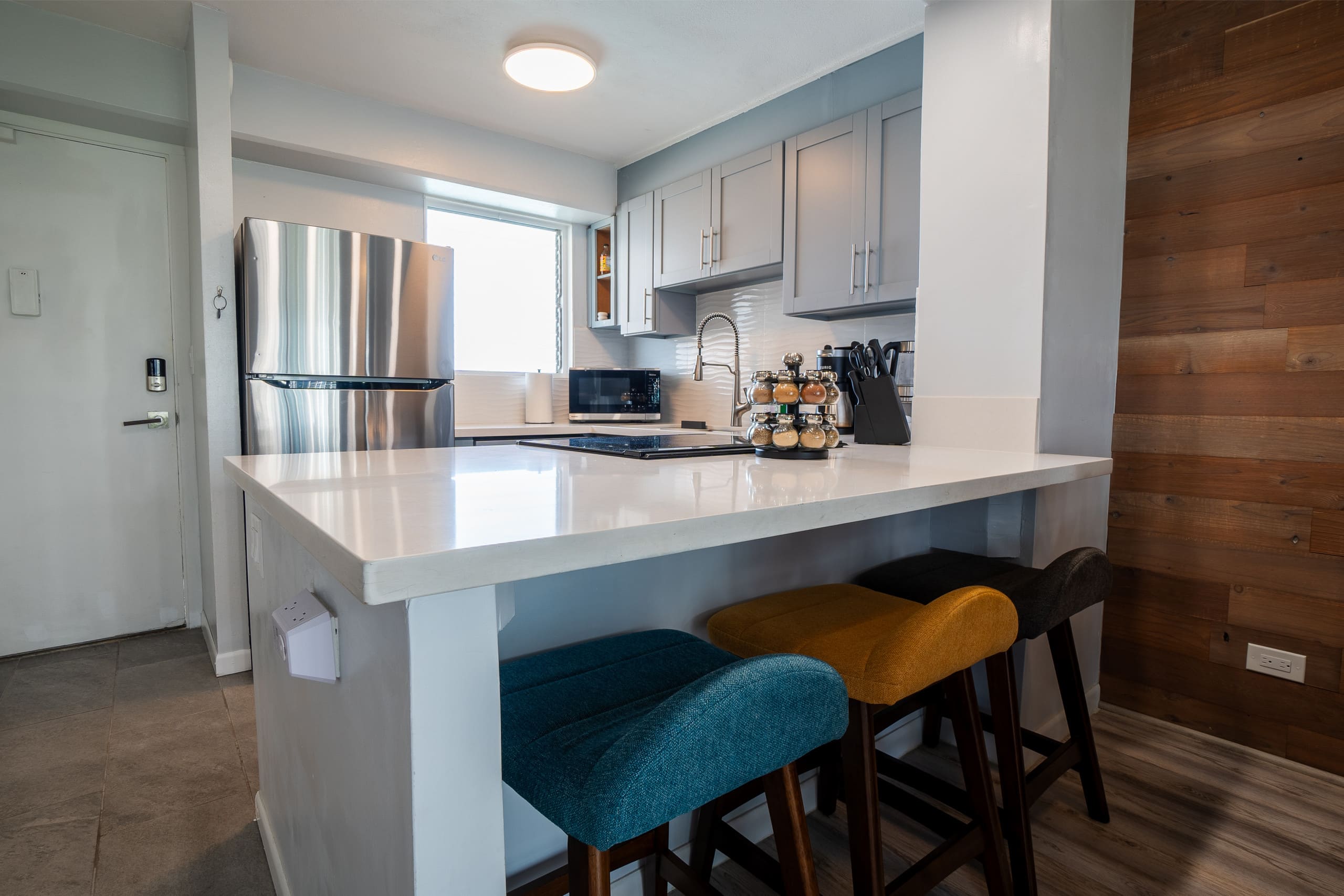 Condo in Honolulu · ★4.9 · 2 bedrooms · 4 beds · 1 private bath - Image 6