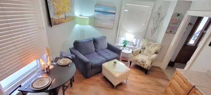 2 Bdrms 3 Beds Laundry & Front Porch - Napanee
