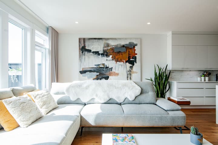 Modern Comfort & Lake Access - Halifax