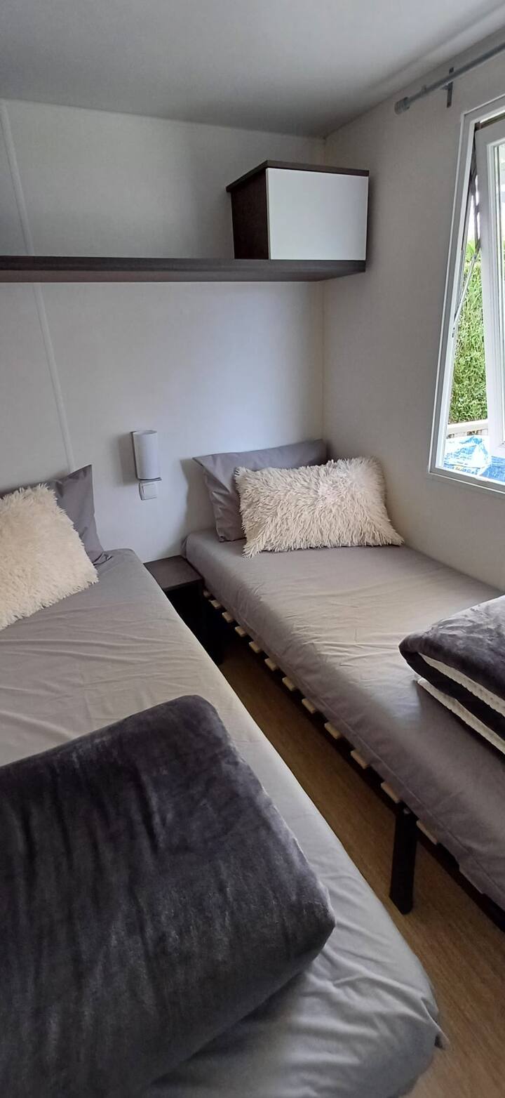 ห้องนอนที่ 3 เตียงแยก 2 เตียง