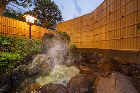 Villa with outdoor hot spring!/Up to 10 people