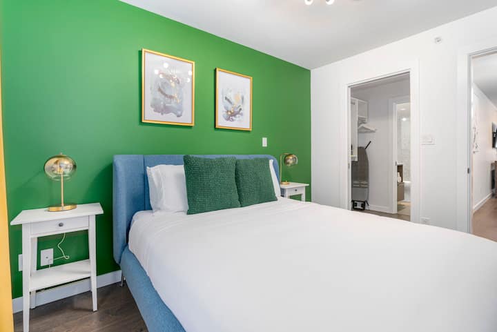 ห้องนอนหลักที่มีห้องน้ำในตัว 