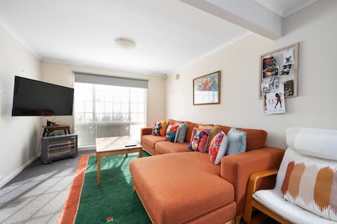 Pet friendly + Yard | BBQ + Dining | 2min Hospital