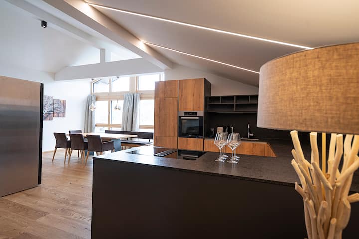 Penthouse With Private Sauna / Top View - Zell am See