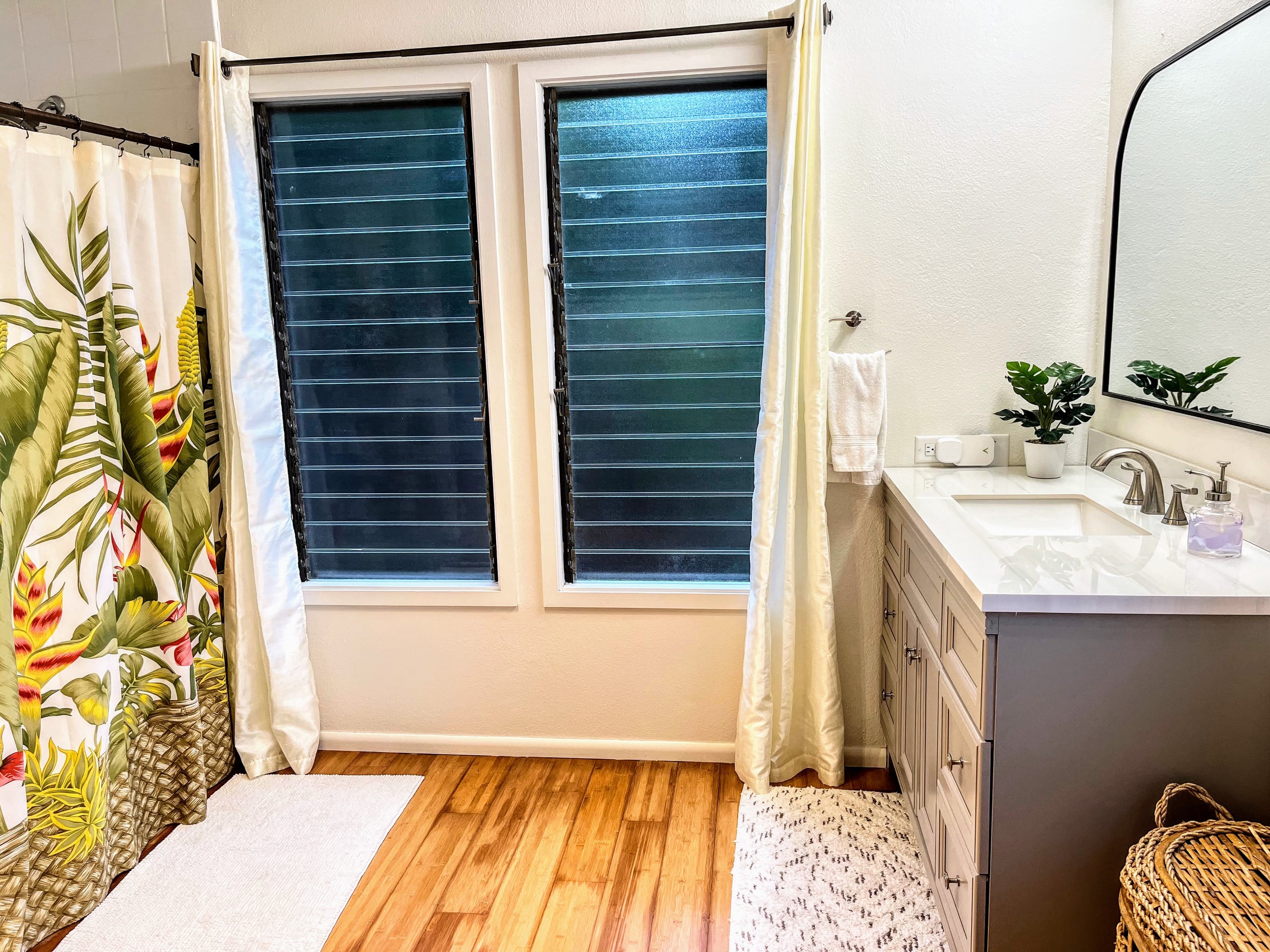 Home in Kailua-Kona · ★4.97 · 4 bedrooms · 8 beds · 4 shared baths - Image 18