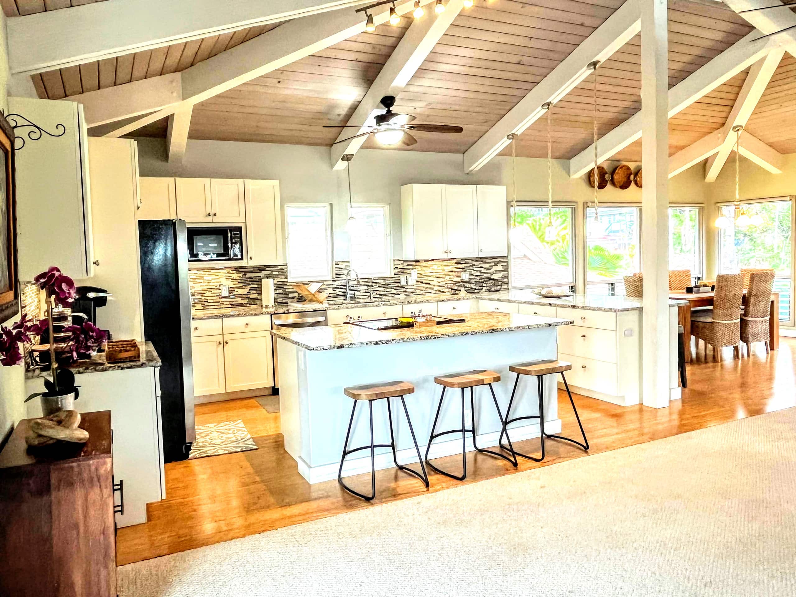 Home in Kailua-Kona · ★4.97 · 4 bedrooms · 8 beds · 4 shared baths - Image 6