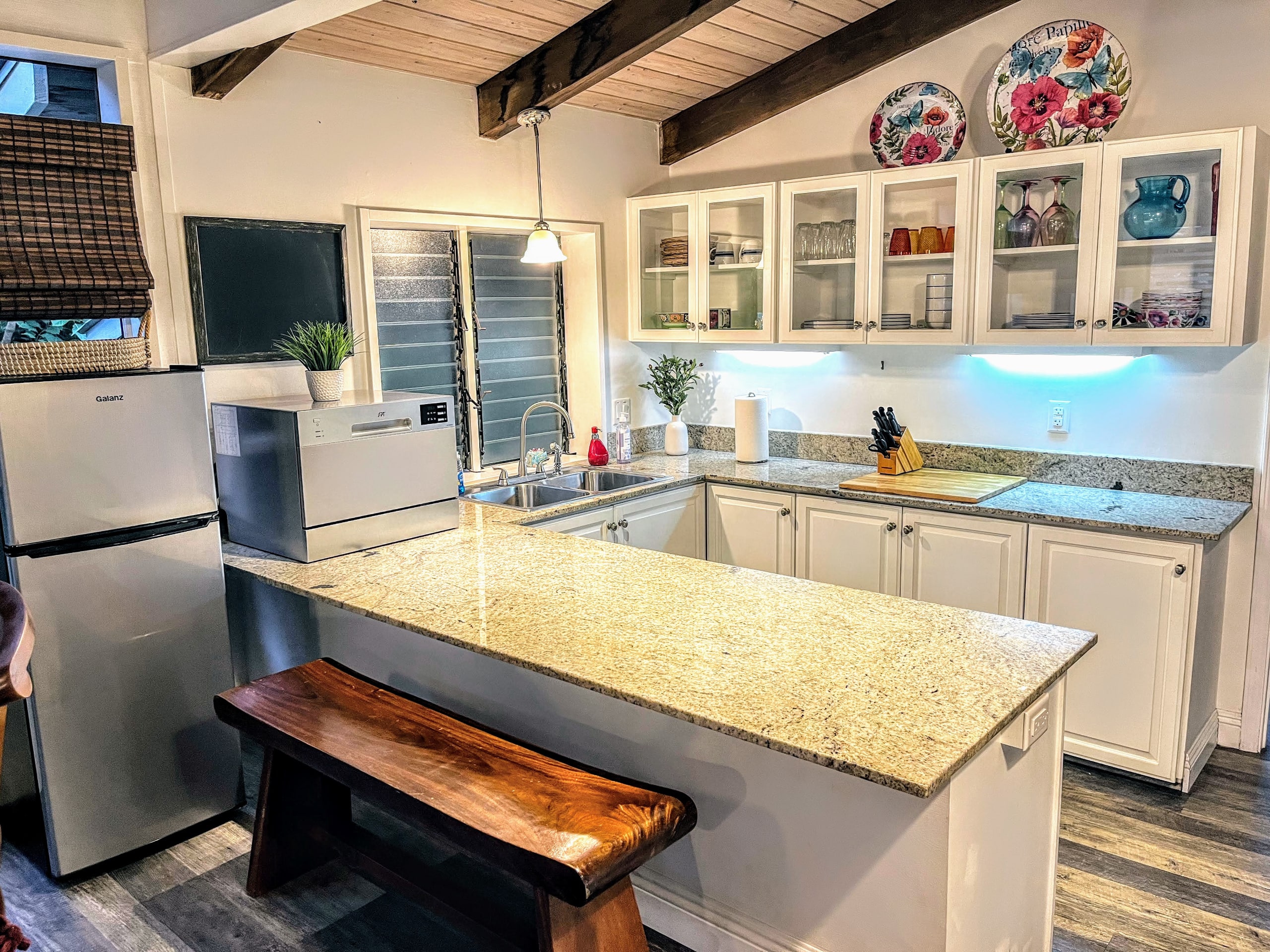 Home in Kailua-Kona · ★4.97 · 4 bedrooms · 8 beds · 4 shared baths - Image 8