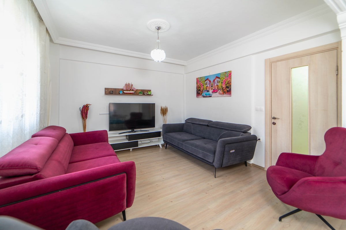 המושבים בתמונה מופעלים באופן אלקטרוני, ומאפשרים לשני אנשים לישון בנוחות