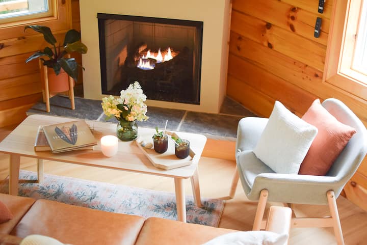 Cabin, Hot Tub, Fire Pit, 4 miles to Downtown AVL