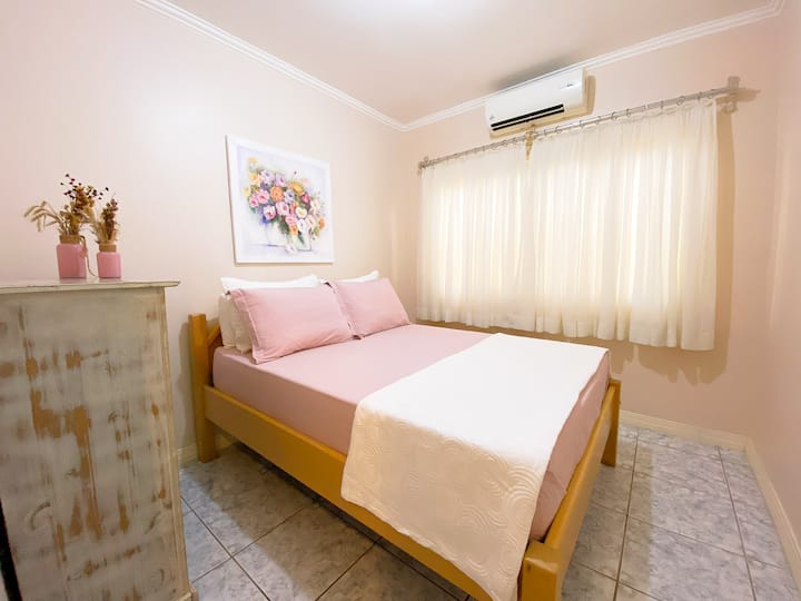 Um charme em forma de quarto! Deleite-se!