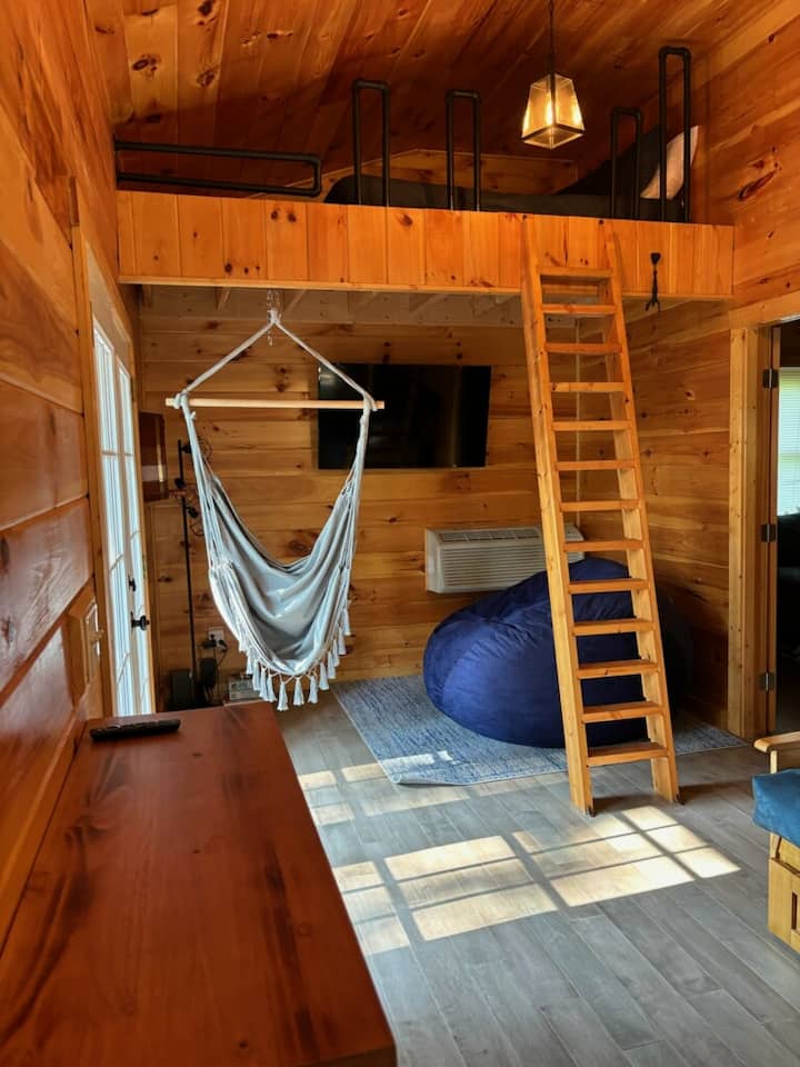 Blue Moon Chalet-wooded View, Fire Pit, Hot Tub - Natural Bridge State Resort Park, Slade