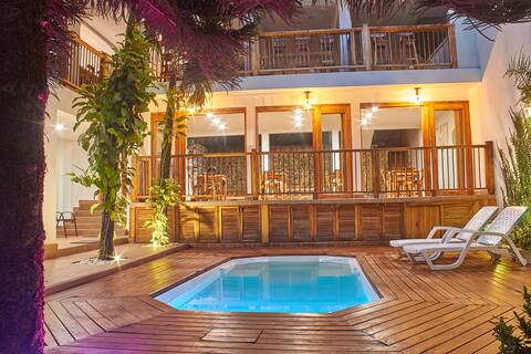 10 min from club campestre, 6 bedrooms, 18 guests