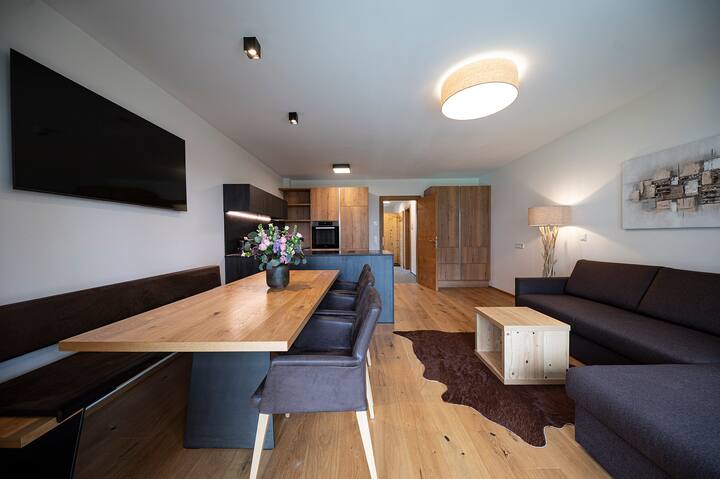 Apartment With Terrace Overlooking The Pool - Zell am See