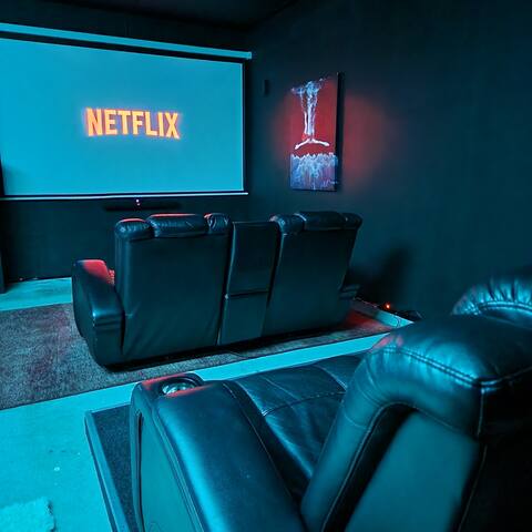 (Midterm) 5BD 3BA – Pool•HotTub•Arcade•Theater gallery image 3