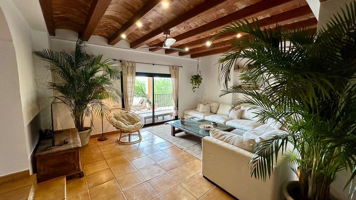 Top performing Airbnb: Villa with Private Pool and Jacuzzi, Cala Vadella in Sant Josep De Sa Talaia