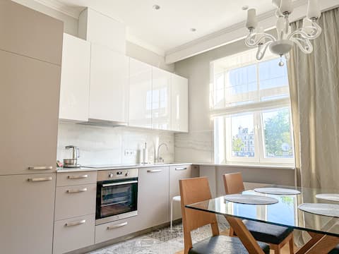 City heart, space, loft view, free parking