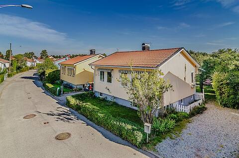 Large Family Apt near Gubbängen