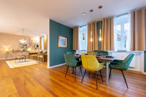 LiT LiVING: The big Luxus - 5 BR - Parking