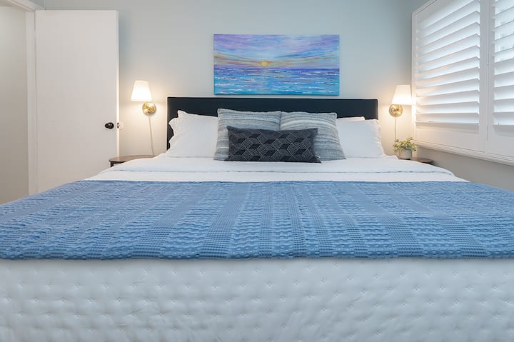 ¡El dormitorio de invitados también cuenta con una cama tamaño king! 