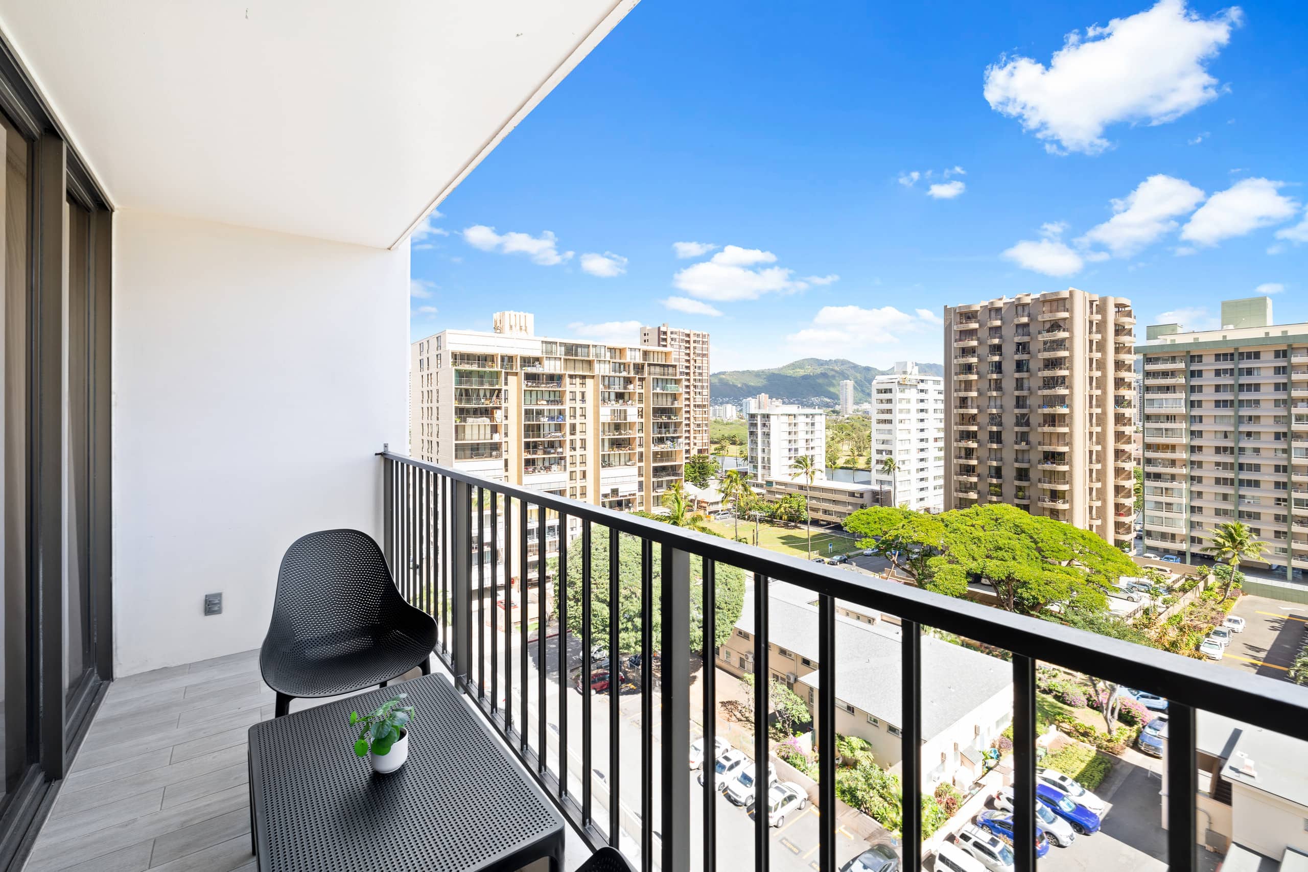 Condo in Honolulu · ★4.97 · 1 bedroom · 2 beds · 1 private bath - Image 28
