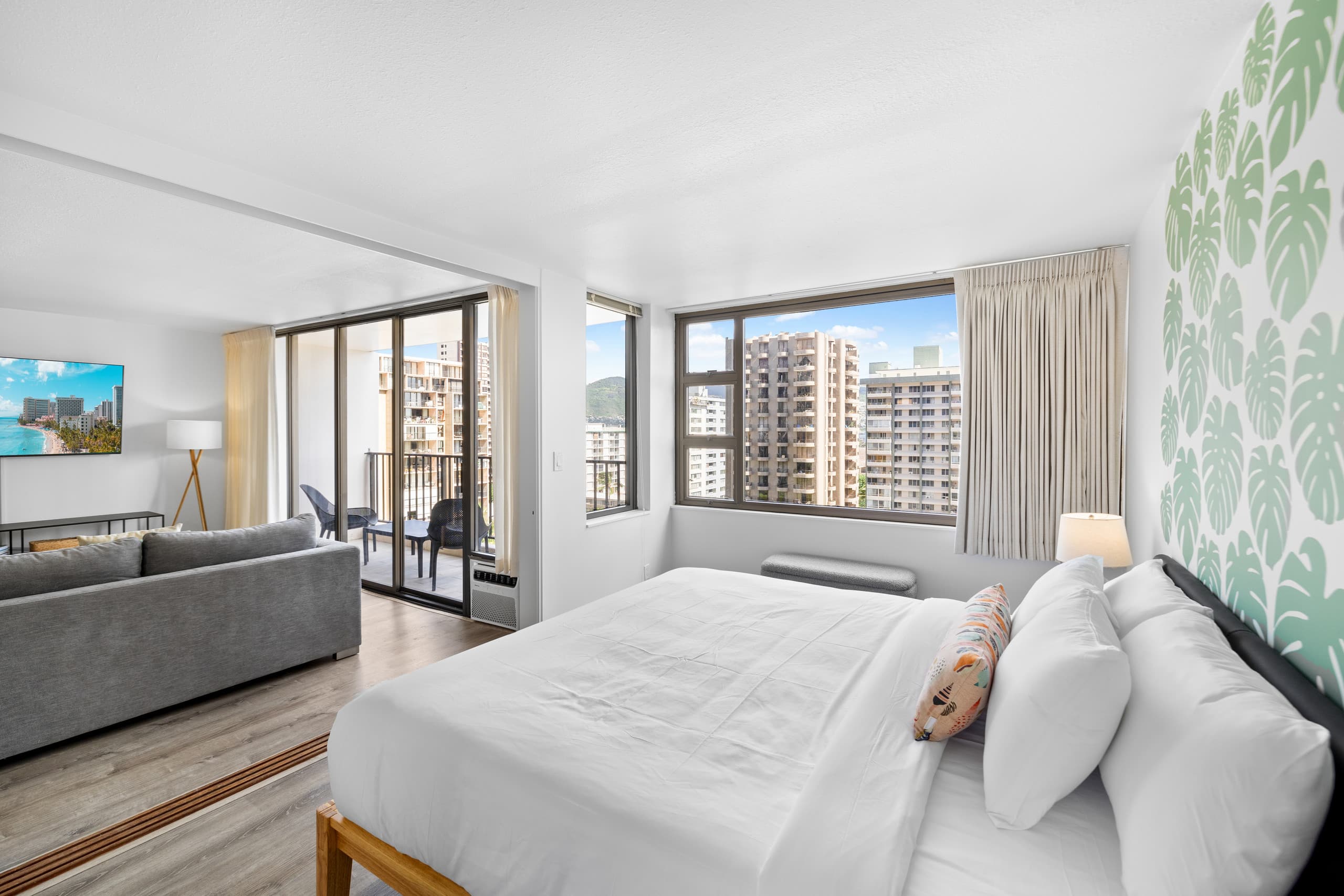 Condo in Honolulu · ★4.97 · 1 bedroom · 2 beds · 1 private bath - Image 18
