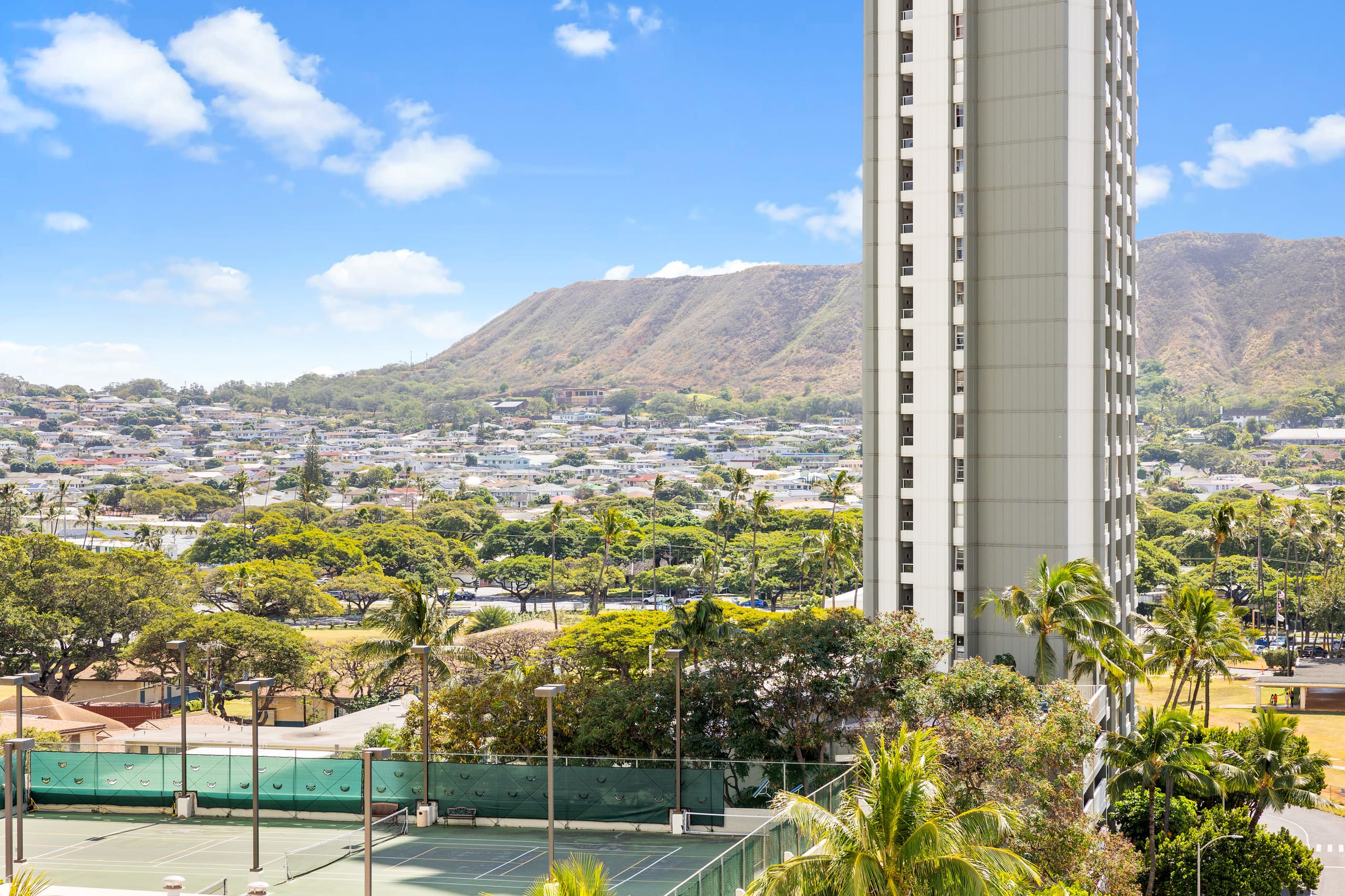 Condo in Honolulu · ★4.97 · 1 bedroom · 2 beds · 1 private bath - Image 29