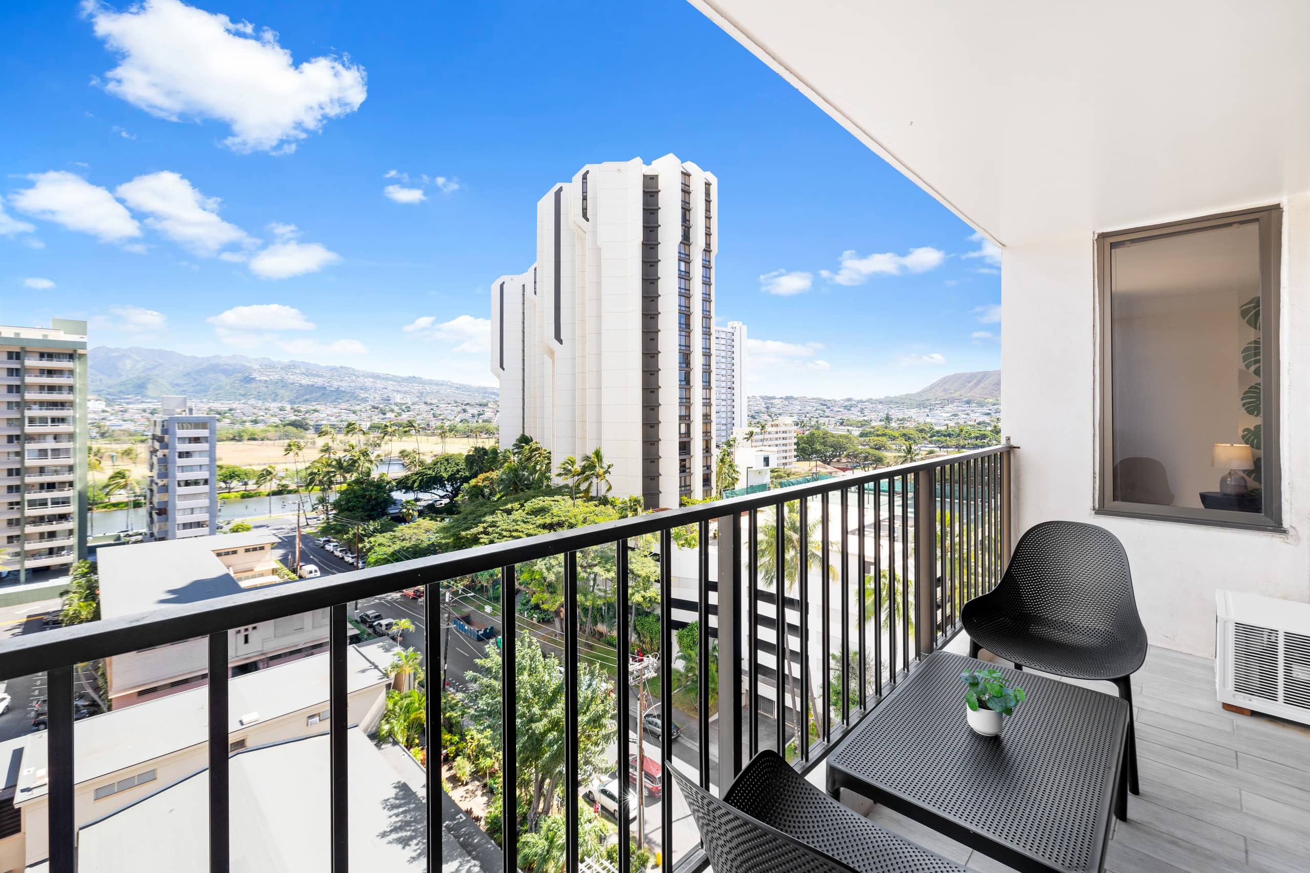 Condo in Honolulu · ★4.97 · 1 bedroom · 2 beds · 1 private bath - Image 27