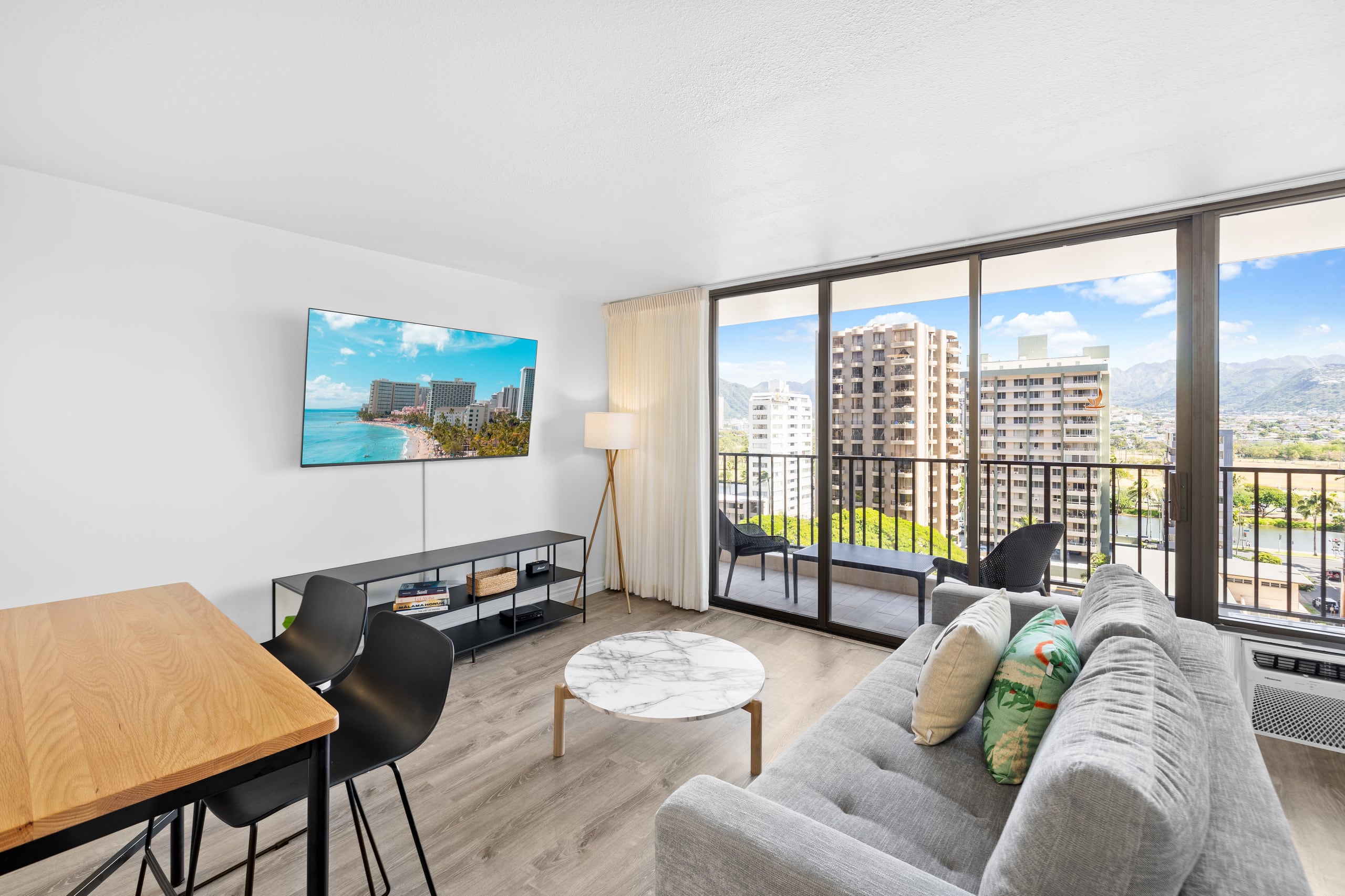 Condo in Honolulu · ★4.97 · 1 bedroom · 2 beds · 1 private bath - Image 4