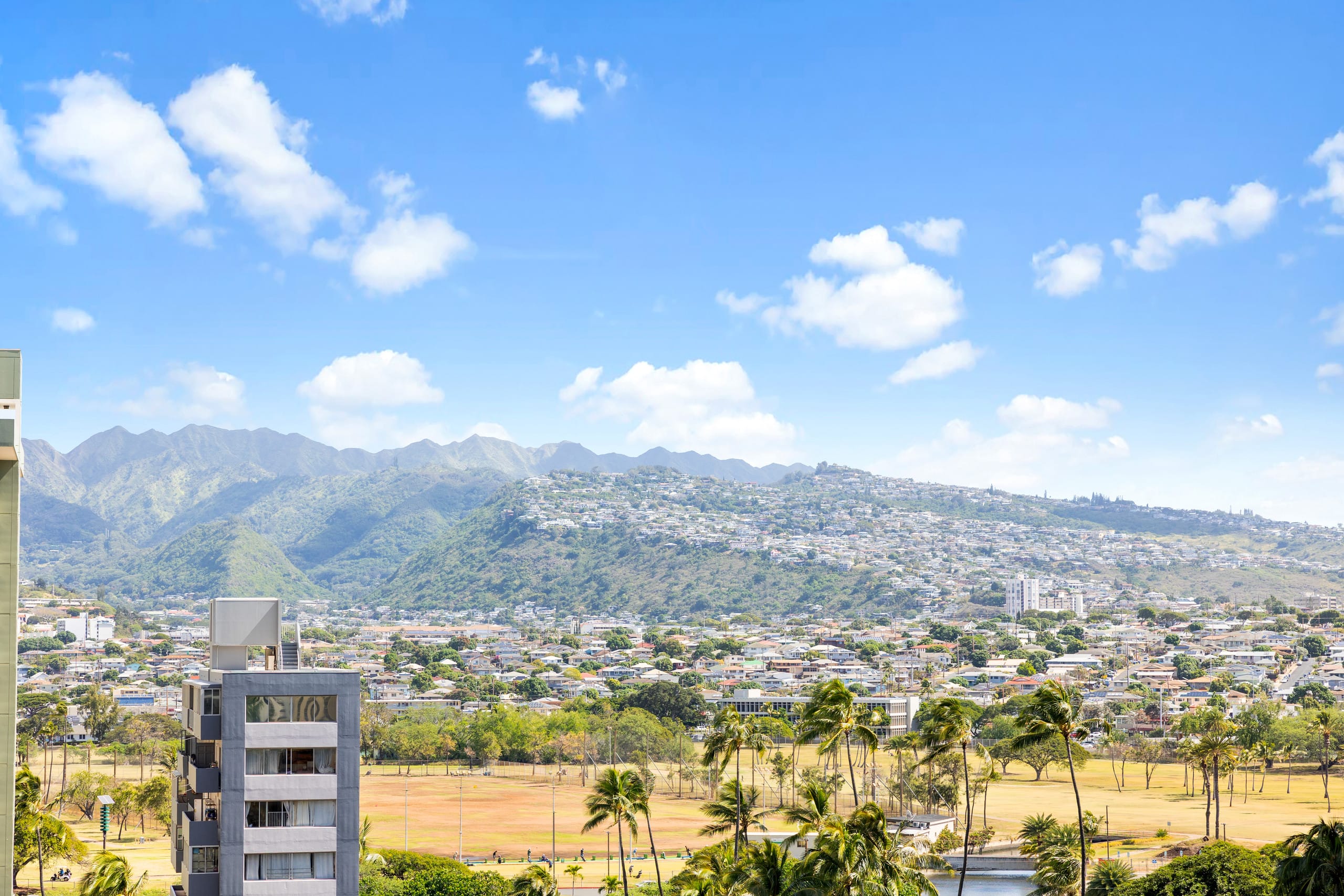 Condo in Honolulu · ★4.97 · 1 bedroom · 2 beds · 1 private bath - Image 31