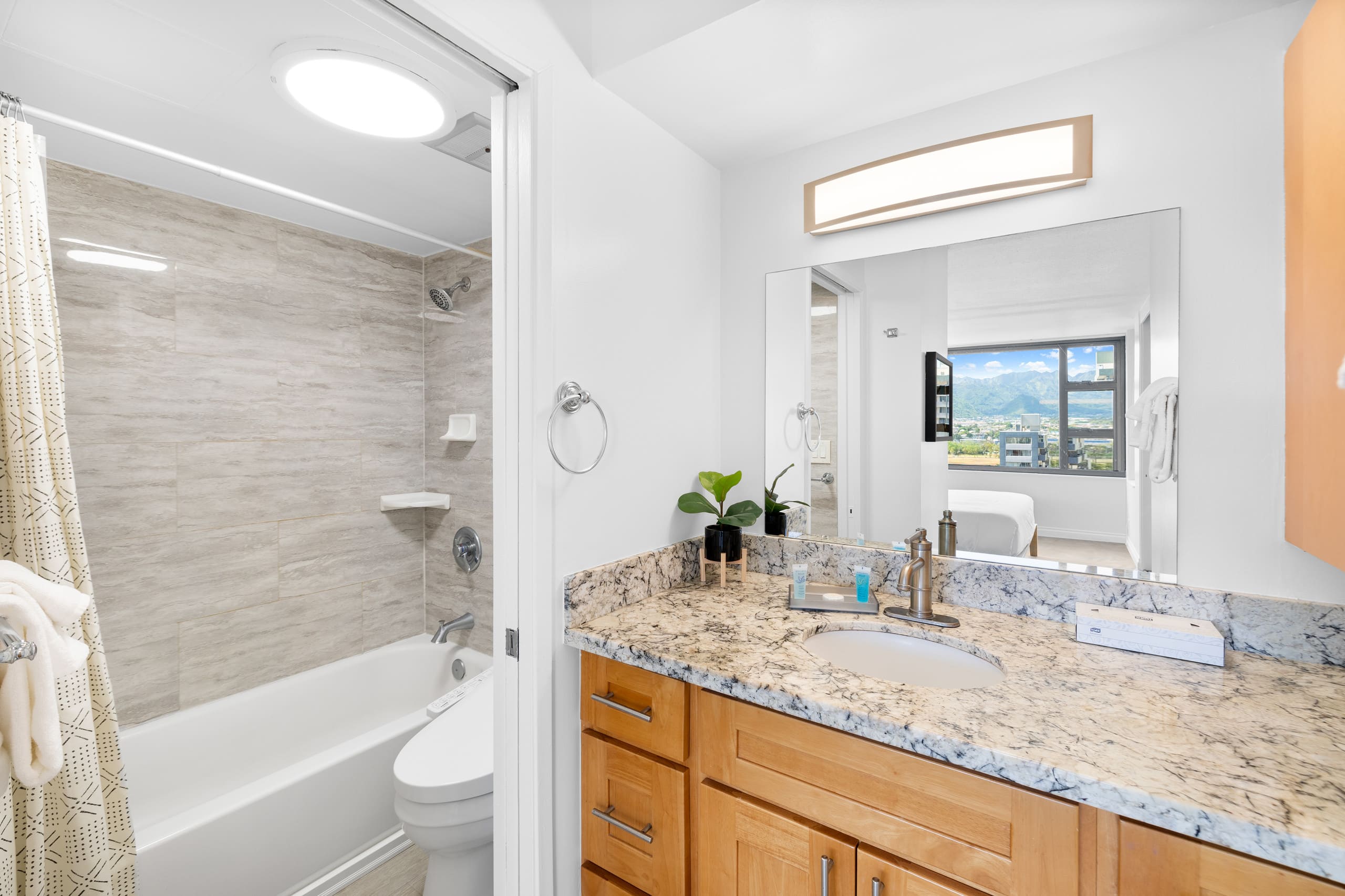Condo in Honolulu · ★4.97 · 1 bedroom · 2 beds · 1 private bath - Image 24