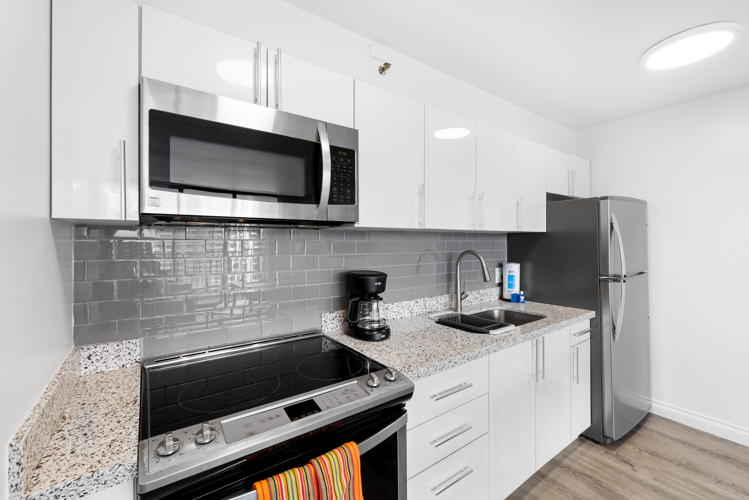 Condo in Honolulu · ★4.97 · 1 bedroom · 2 beds · 1 private bath - Image 14