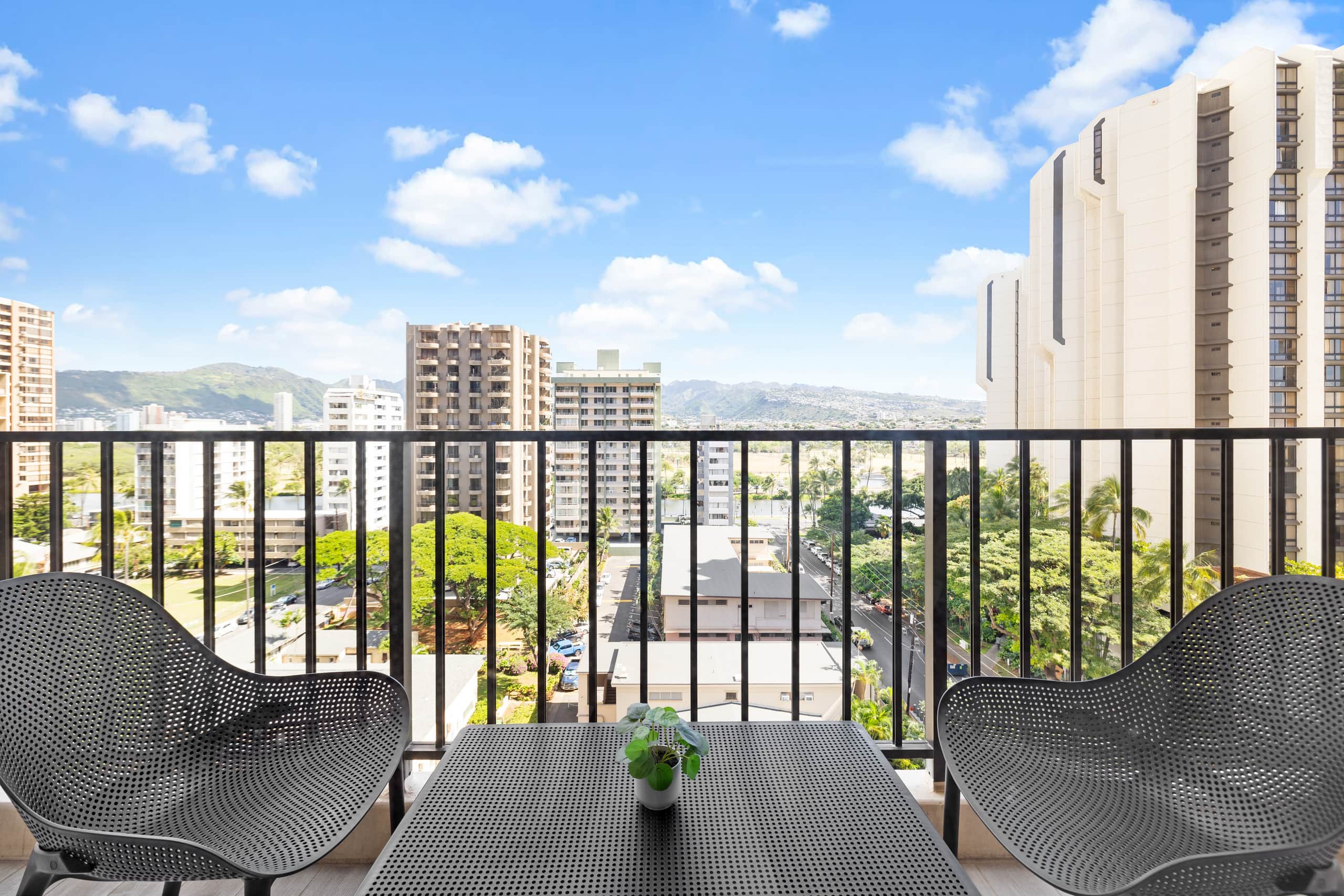 Condo in Honolulu · ★4.97 · 1 bedroom · 2 beds · 1 private bath - Image 26