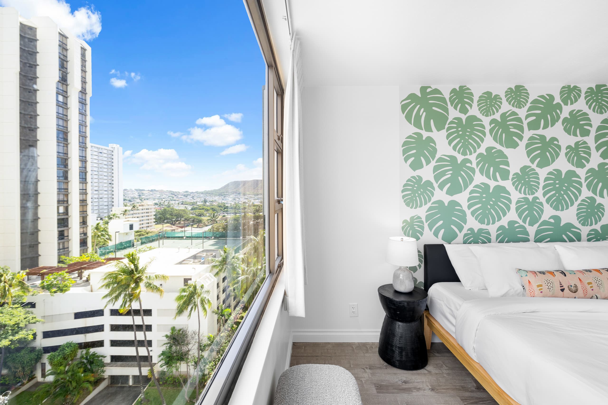 Condo in Honolulu · ★4.97 · 1 bedroom · 2 beds · 1 private bath - Image 15