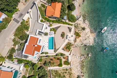 Seafront Luxury Villa with Beach and Pool