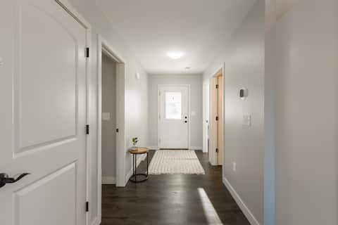 Cozy, fresh, 2 bed, 2 bath