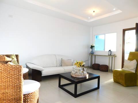 fantastic pool- Private family home in safe area