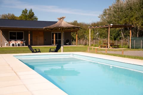 Estate with a pool for relaxing, ideal for couples.