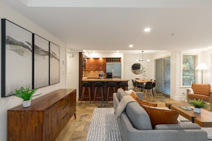 Modern Whistler Escape - Whistler