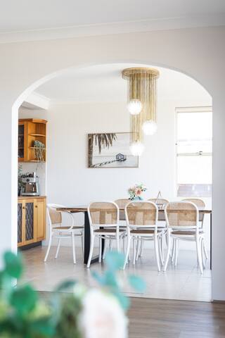 Stunning waterfront pl with swimpool &harbour view gallery image 5