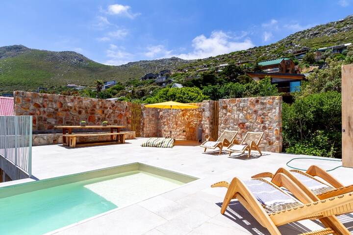 Iris, Scarborough beach bliss gallery image 3