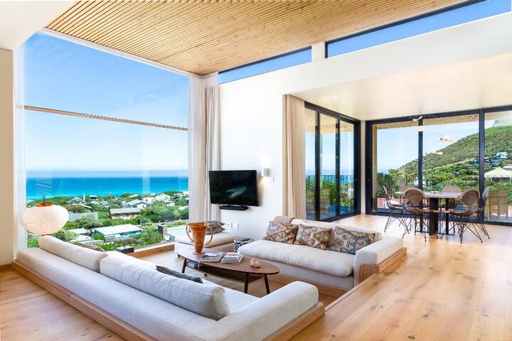 Iris, Scarborough beach bliss gallery image 4