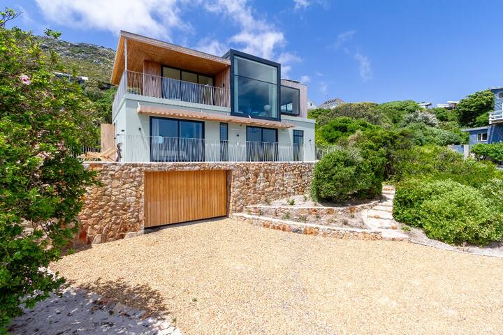 Iris, Scarborough beach bliss gallery image 2